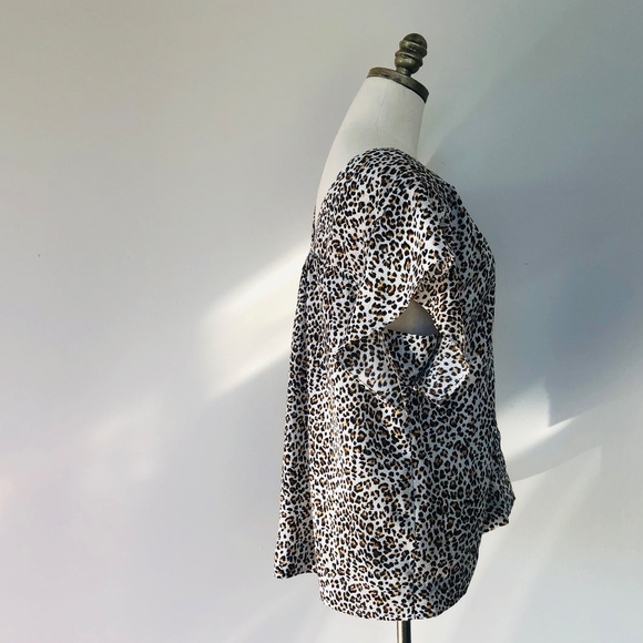 Pullover Medium SANCTUARY Leopard Animal Print Blouse Short Sleeves V Neck - Picture 5 of 9